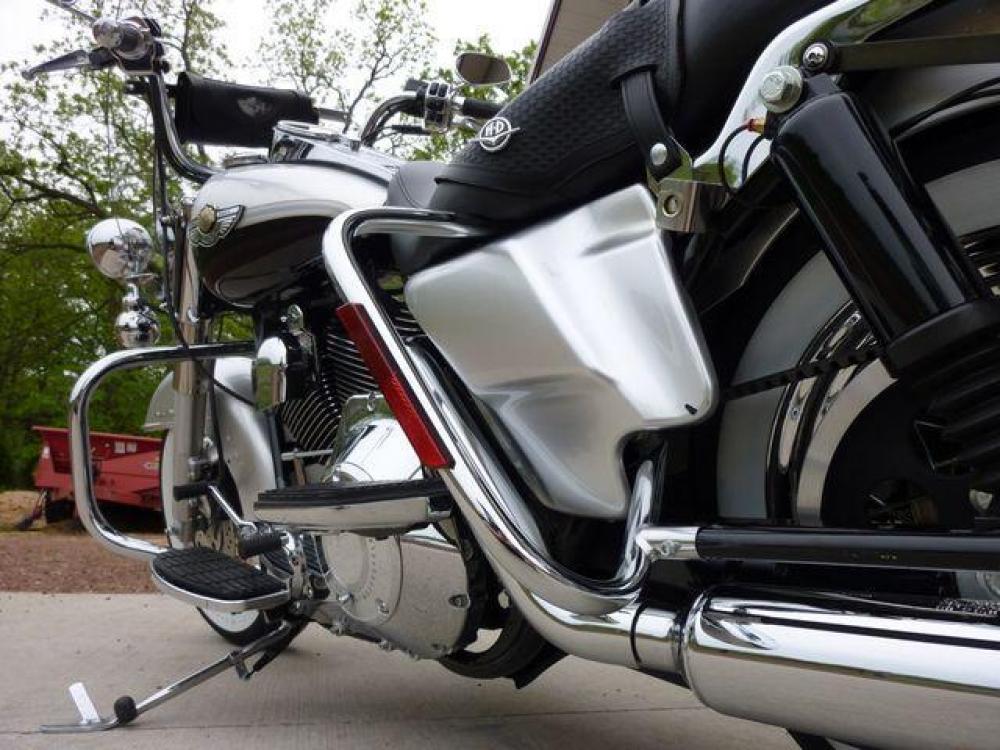 2003 Silver Other FLHRCI Road King 100th Anniversary Edition with an V2 engine, 5 Spd Manual transmission, located at 2510 47th St. Suite 200, Boulder, CO, 80301, (303) 641-0333, 40.026196, -105.243217 - 2003 Road King Anniversary Edition -- Screaming Eagle Pipes -- Stage 2 Engine Mod -- Near New Condition This classic Harley Road King is adorned with the two-tone Sterling Silver and Vivid Black paint scheme with 100th Anniversary striping, and she has just about all the extras you could wis - Photo #18