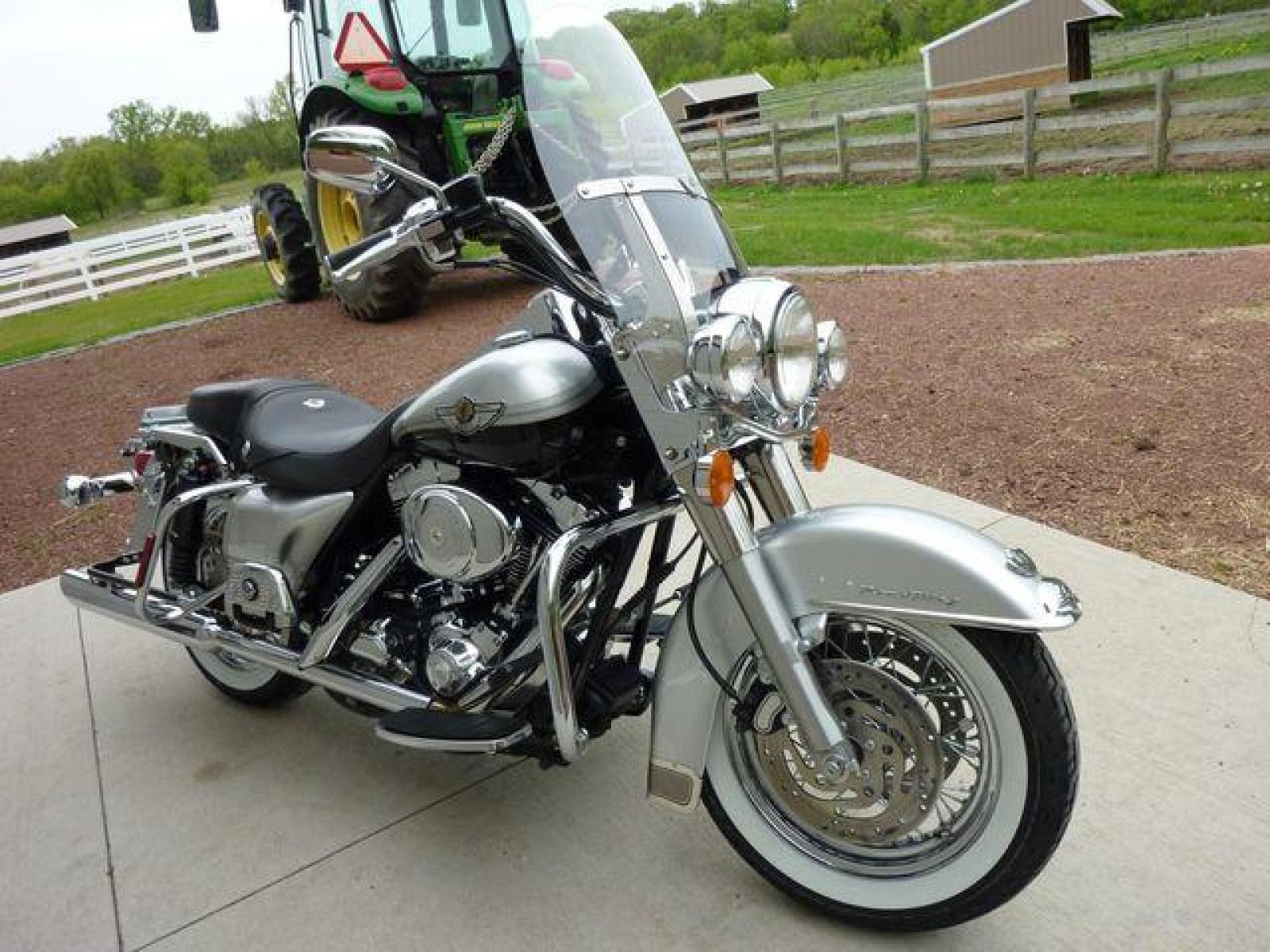 2003 Silver Other FLHRCI Road King 100th Anniversary Edition with an V2 engine, 5 Spd Manual transmission, located at 2510 47th St. Suite 200, Boulder, CO, 80301, (303) 641-0333, 40.026196, -105.243217 - 2003 Road King Anniversary Edition -- Screaming Eagle Pipes -- Stage 2 Engine Mod -- Near New Condition This classic Harley Road King is adorned with the two-tone Sterling Silver and Vivid Black paint scheme with 100th Anniversary striping, and she has just about all the extras you could wis - Photo #28