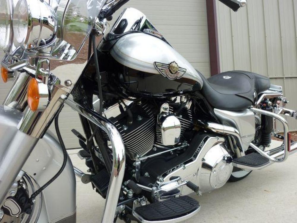 2003 Silver Other FLHRCI Road King 100th Anniversary Edition with an V2 engine, 5 Spd Manual transmission, located at 2510 47th St. Suite 200, Boulder, CO, 80301, (303) 641-0333, 40.026196, -105.243217 - 2003 Road King Anniversary Edition -- Screaming Eagle Pipes -- Stage 2 Engine Mod -- Near New Condition This classic Harley Road King is adorned with the two-tone Sterling Silver and Vivid Black paint scheme with 100th Anniversary striping, and she has just about all the extras you could wis - Photo #34