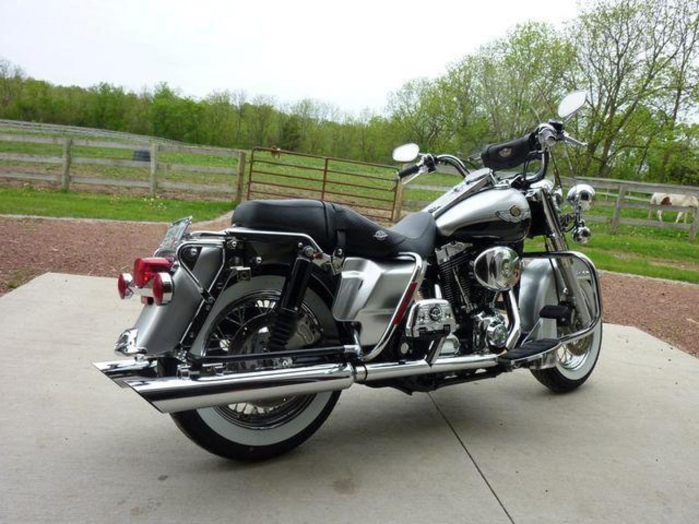 2003 Silver /N/A Other FLHRCI Road King 100th Anniversary Edition FLHRCI Road King 100th Anniversary Edition with an V2 engine, 5 Spd Manual transmission, located at 2510 47th St. Suite 200, Boulder, CO, 80301, (303) 641-0333, 40.026196, -105.243217 - Photo#3