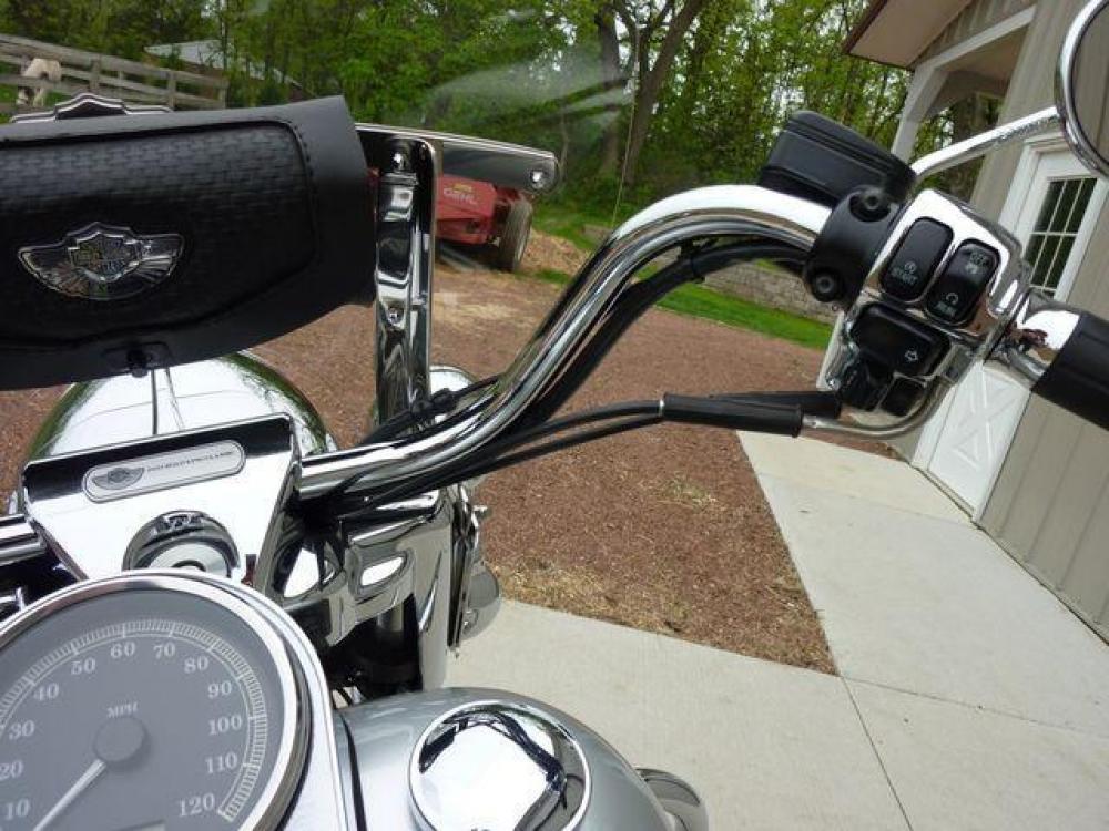 2003 Silver Other FLHRCI Road King 100th Anniversary Edition with an V2 engine, 5 Spd Manual transmission, located at 2510 47th St. Suite 200, Boulder, CO, 80301, (303) 641-0333, 40.026196, -105.243217 - 2003 Road King Anniversary Edition -- Screaming Eagle Pipes -- Stage 2 Engine Mod -- Near New Condition This classic Harley Road King is adorned with the two-tone Sterling Silver and Vivid Black paint scheme with 100th Anniversary striping, and she has just about all the extras you could wis - Photo #39