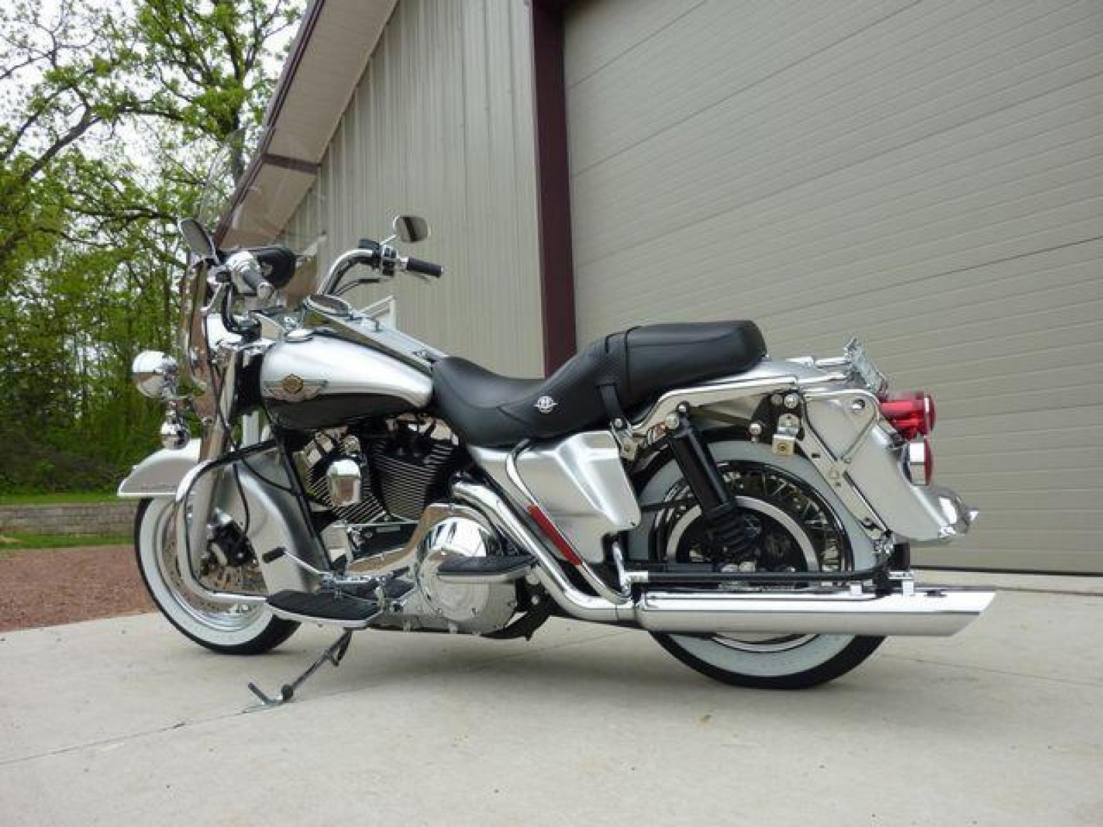 2003 Silver Other FLHRCI Road King 100th Anniversary Edition with an V2 engine, 5 Spd Manual transmission, located at 2510 47th St. Suite 200, Boulder, CO, 80301, (303) 641-0333, 40.026196, -105.243217 - 2003 Road King Anniversary Edition -- Screaming Eagle Pipes -- Stage 2 Engine Mod -- Near New Condition This classic Harley Road King is adorned with the two-tone Sterling Silver and Vivid Black paint scheme with 100th Anniversary striping, and she has just about all the extras you could wis - Photo #43