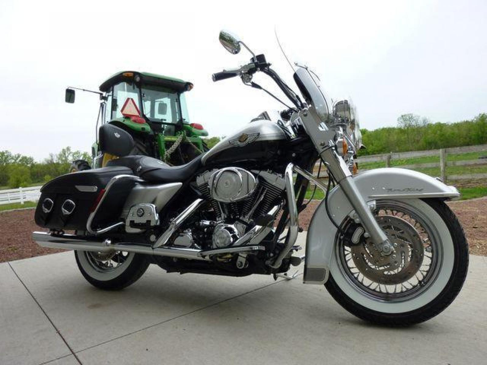 2003 Silver Other FLHRCI Road King 100th Anniversary Edition with an V2 engine, 5 Spd Manual transmission, located at 2510 47th St. Suite 200, Boulder, CO, 80301, (303) 641-0333, 40.026196, -105.243217 - 2003 Road King Anniversary Edition -- Screaming Eagle Pipes -- Stage 2 Engine Mod -- Near New Condition This classic Harley Road King is adorned with the two-tone Sterling Silver and Vivid Black paint scheme with 100th Anniversary striping, and she has just about all the extras you could wis - Photo #44