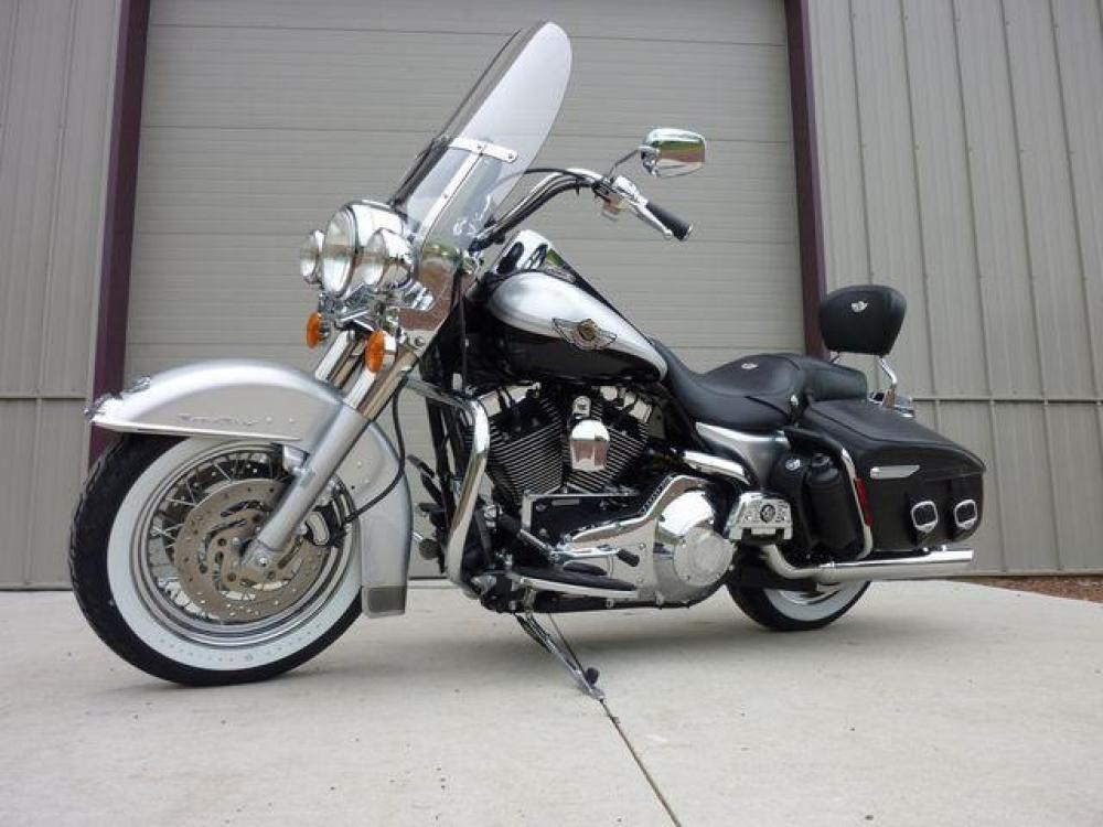 2003 Silver Other FLHRCI Road King 100th Anniversary Edition with an V2 engine, 5 Spd Manual transmission, located at 2510 47th St. Suite 200, Boulder, CO, 80301, (303) 641-0333, 40.026196, -105.243217 - 2003 Road King Anniversary Edition -- Screaming Eagle Pipes -- Stage 2 Engine Mod -- Near New Condition This classic Harley Road King is adorned with the two-tone Sterling Silver and Vivid Black paint scheme with 100th Anniversary striping, and she has just about all the extras you could wis - Photo #48