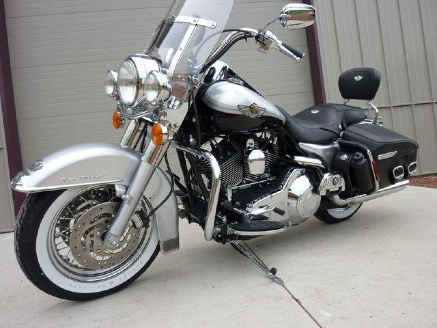 2003 Silver /N/A Other FLHRCI Road King 100th Anniversary Edition FLHRCI Road King 100th Anniversary Edition with an V2 engine, 5 Spd Manual transmission, located at 2510 47th St. Suite 200, Boulder, CO, 80301, (303) 641-0333, 40.026196, -105.243217 - Photo#52