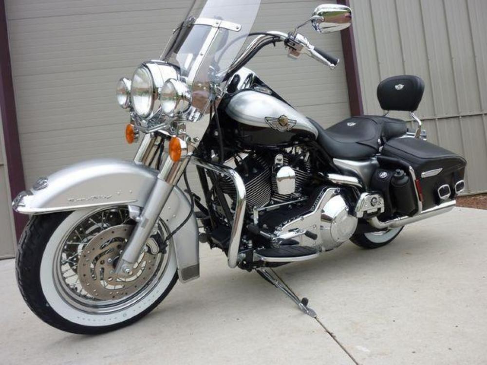 2003 Silver Other FLHRCI Road King 100th Anniversary Edition with an V2 engine, 5 Spd Manual transmission, located at 2510 47th St. Suite 200, Boulder, CO, 80301, (303) 641-0333, 40.026196, -105.243217 - 2003 Road King Anniversary Edition -- Screaming Eagle Pipes -- Stage 2 Engine Mod -- Near New Condition This classic Harley Road King is adorned with the two-tone Sterling Silver and Vivid Black paint scheme with 100th Anniversary striping, and she has just about all the extras you could wis - Photo #51