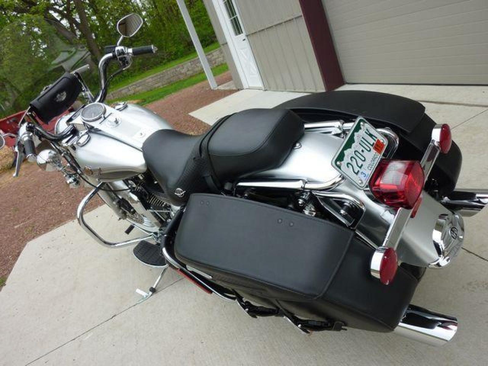 2003 Silver Other FLHRCI Road King 100th Anniversary Edition with an V2 engine, 5 Spd Manual transmission, located at 2510 47th St. Suite 200, Boulder, CO, 80301, (303) 641-0333, 40.026196, -105.243217 - 2003 Road King Anniversary Edition -- Screaming Eagle Pipes -- Stage 2 Engine Mod -- Near New Condition This classic Harley Road King is adorned with the two-tone Sterling Silver and Vivid Black paint scheme with 100th Anniversary striping, and she has just about all the extras you could wis - Photo #53