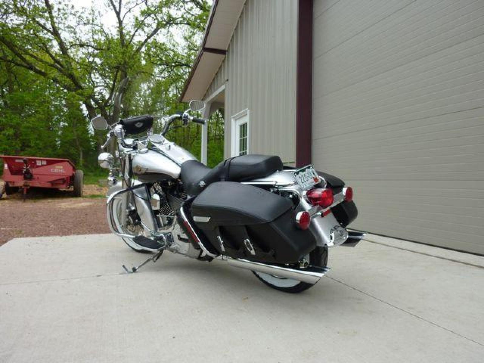 2003 Silver Other FLHRCI Road King 100th Anniversary Edition with an V2 engine, 5 Spd Manual transmission, located at 2510 47th St. Suite 200, Boulder, CO, 80301, (303) 641-0333, 40.026196, -105.243217 - 2003 Road King Anniversary Edition -- Screaming Eagle Pipes -- Stage 2 Engine Mod -- Near New Condition This classic Harley Road King is adorned with the two-tone Sterling Silver and Vivid Black paint scheme with 100th Anniversary striping, and she has just about all the extras you could wis - Photo #54