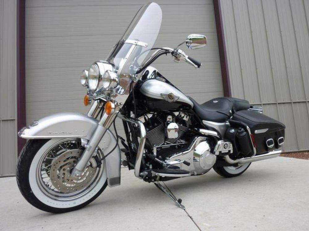 2003 Silver Other FLHRCI Road King 100th Anniversary Edition with an V2 engine, 5 Spd Manual transmission, located at 2510 47th St. Suite 200, Boulder, CO, 80301, (303) 641-0333, 40.026196, -105.243217 - 2003 Road King Anniversary Edition -- Screaming Eagle Pipes -- Stage 2 Engine Mod -- Near New Condition This classic Harley Road King is adorned with the two-tone Sterling Silver and Vivid Black paint scheme with 100th Anniversary striping, and she has just about all the extras you could wis - Photo #55