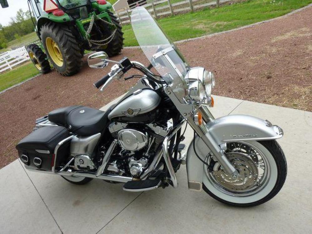 2003 Silver Other FLHRCI Road King 100th Anniversary Edition with an V2 engine, 5 Spd Manual transmission, located at 2510 47th St. Suite 200, Boulder, CO, 80301, (303) 641-0333, 40.026196, -105.243217 - 2003 Road King Anniversary Edition -- Screaming Eagle Pipes -- Stage 2 Engine Mod -- Near New Condition This classic Harley Road King is adorned with the two-tone Sterling Silver and Vivid Black paint scheme with 100th Anniversary striping, and she has just about all the extras you could wis - Photo #56