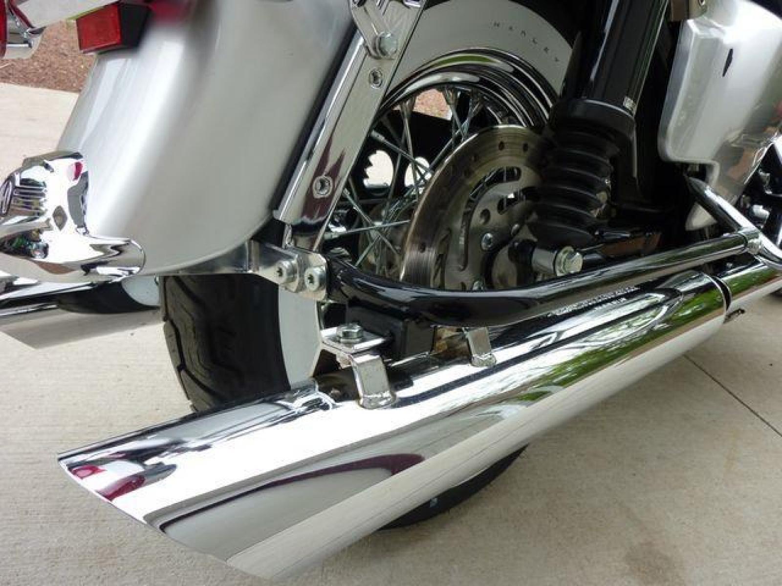 2003 Silver Other FLHRCI Road King 100th Anniversary Edition with an V2 engine, 5 Spd Manual transmission, located at 2510 47th St. Suite 200, Boulder, CO, 80301, (303) 641-0333, 40.026196, -105.243217 - 2003 Road King Anniversary Edition -- Screaming Eagle Pipes -- Stage 2 Engine Mod -- Near New Condition This classic Harley Road King is adorned with the two-tone Sterling Silver and Vivid Black paint scheme with 100th Anniversary striping, and she has just about all the extras you could wis - Photo #8