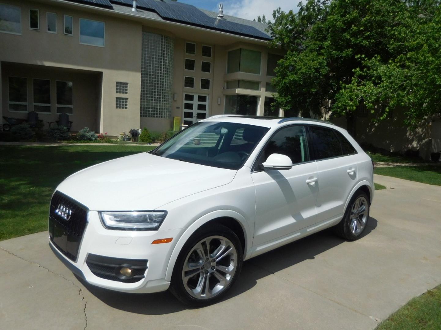 2015 White /Black Audi Q3 2.0T quattro Premium Plus (WA1EFCFS3FR) with an 2.0L L4 DOHC 24V engine, 6-Speed Automatic transmission, located at 2510 47th St. Suite 200, Boulder, CO, 80301, (303) 641-0333, 40.026196, -105.243217 - Photo#25