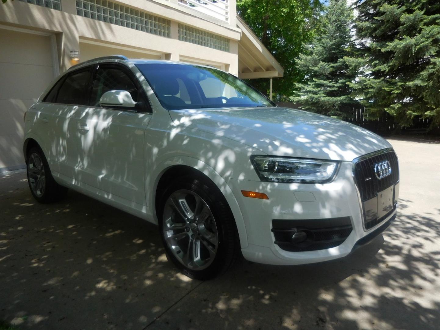 2015 White /Black Audi Q3 2.0T quattro Premium Plus (WA1EFCFS3FR) with an 2.0L L4 DOHC 24V engine, 6-Speed Automatic transmission, located at 2510 47th St. Suite 200, Boulder, CO, 80301, (303) 641-0333, 40.026196, -105.243217 - Photo#7