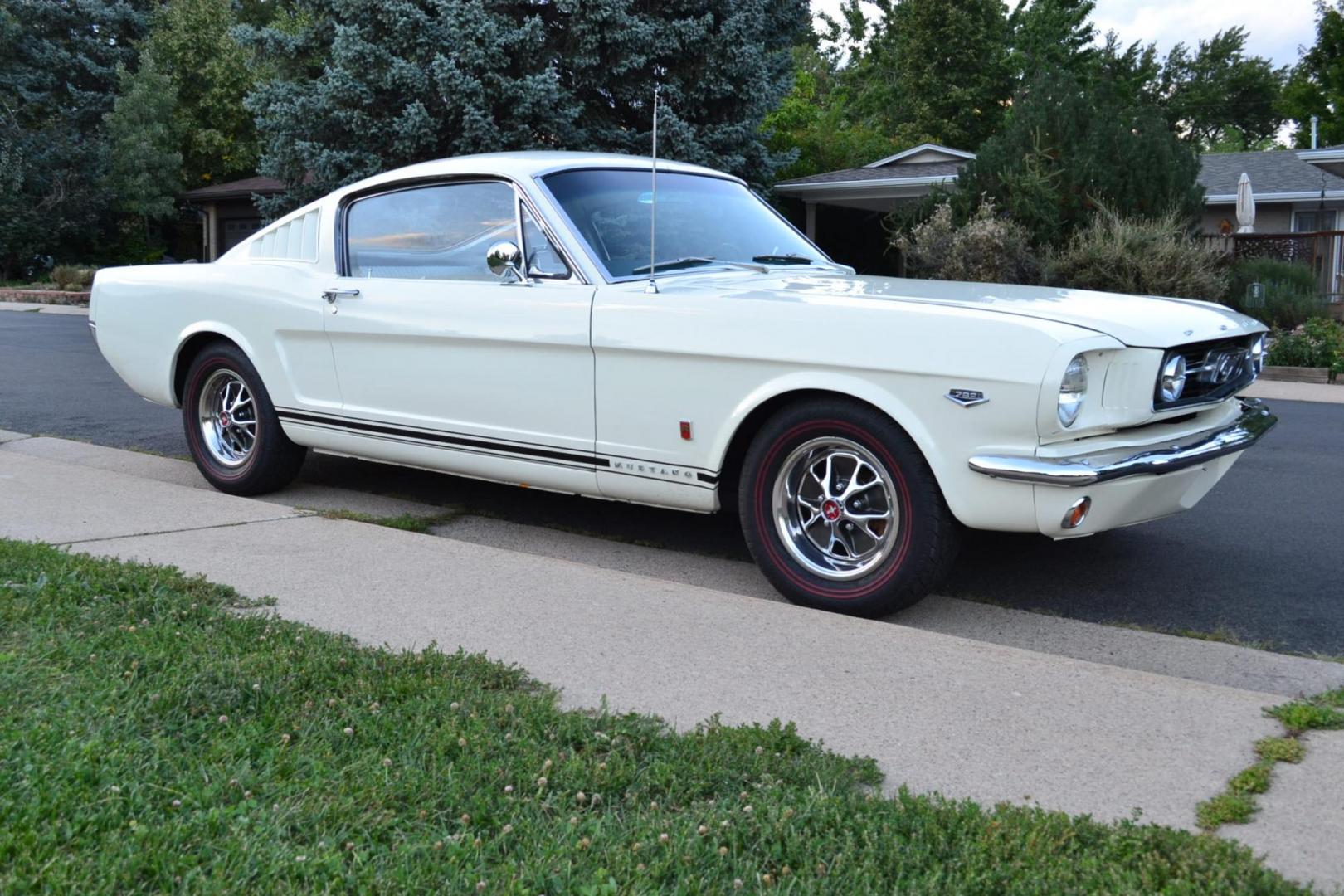 1966 White /Blue Ford Mustang Original GT, Hi-Po, ( K- Code ), 2+2, 4-Speed, Deluxe Pony Interior, Rally Pac. (6F09K192549) with an Correct 289V8 Engine engine, Manual transmission, located at 2510 47th St. Suite 200, Boulder, CO, 80301, (303) 641-0333, 40.026196, -105.243217 - Photo#9