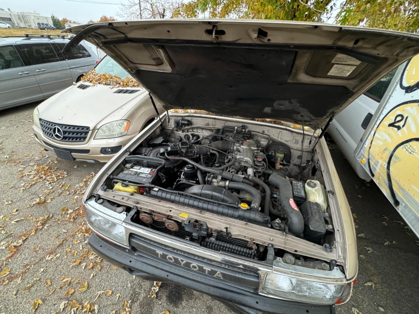 1992 Beige Toyota Land Cruiser 4WD (JT3FJ80WXN0) with an 4.0L L6 OHV 12V engine, 4-Speed Automatic Overdrive transmission, located at 2510 47th St. Suite 200, Boulder, CO, 80301, (303) 641-0333, 40.026196, -105.243217 - Photo#15