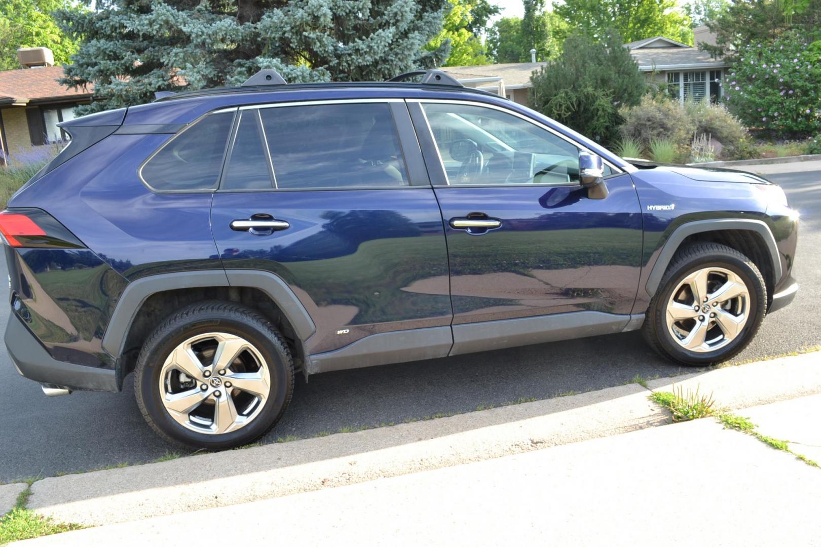 2019 /Grey Toyota RAV4 Hybrid Limited (JTMDWRFVXKJ) with an 2.5L L4 DOHC 16V HYBRID engine, CVT transmission, located at 2510 47th St. Suite 200, Boulder, CO, 80301, (303) 641-0333, 40.026196, -105.243217 - This Beautiful Low Mileage, ONE OWNER, AWD Limited Rav4 is a Recent Boulder Acquisition by Boulder Motors in Boulder Colorado. Finished Toyotas Stunning Dark Blue Metallic with Dove Gray Heated Leather Seating. Corwin Toyota in Boulder Just completed a Fresh Service and Inspection in April of 2024. - Photo#7