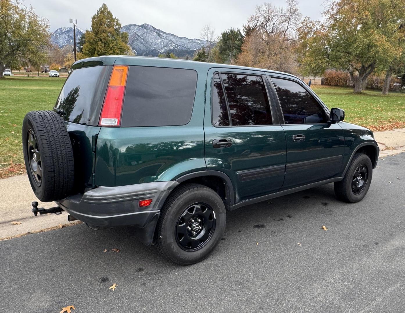 2001 Green /gray Honda CR-V LX 4WD (JHLRD17421S) with an 2.0L L4 DOHC 16V engine, 5-Speed Manual Overdrive transmission, located at 2510 47th St. Suite 200, Boulder, CO, 80301, (303) 641-0333, 40.026196, -105.243217 - This Beautiful Accident Free, Honda CR-V was acquired by Boulder Motors in October 2024 in Boulder CO. It is Finished in Honda’s Clover Green Pearl (GA). A Clean Clear Colorado Title, 248,xxx, Included is a comprehensive list of all the work done to the CR-V in August of 2023: New JDM Motors f - Photo#9