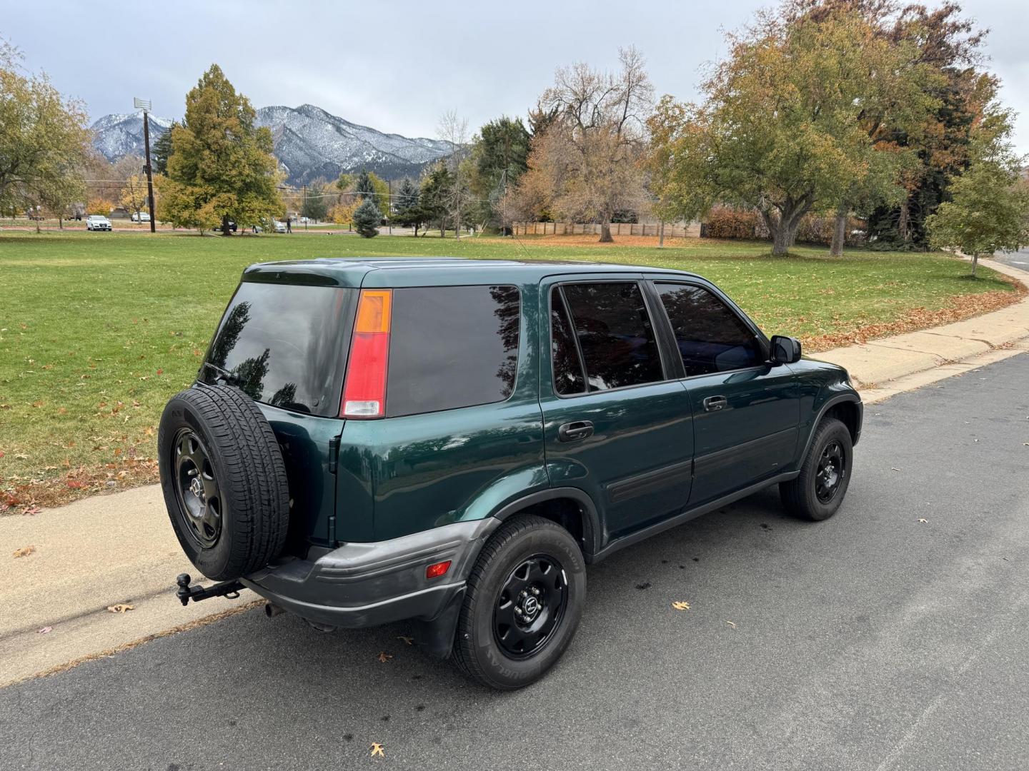 2001 Green /gray Honda CR-V LX 4WD (JHLRD17421S) with an 2.0L L4 DOHC 16V engine, 5-Speed Manual Overdrive transmission, located at 2510 47th St. Suite 200, Boulder, CO, 80301, (303) 641-0333, 40.026196, -105.243217 - This Beautiful Accident Free, Honda CR-V was acquired by Boulder Motors in October 2024 in Boulder CO. It is Finished in Honda’s Clover Green Pearl (GA). A Clean Clear Colorado Title, 248,xxx, Included is a comprehensive list of all the work done to the CR-V in August of 2023: New JDM Motors f - Photo#8