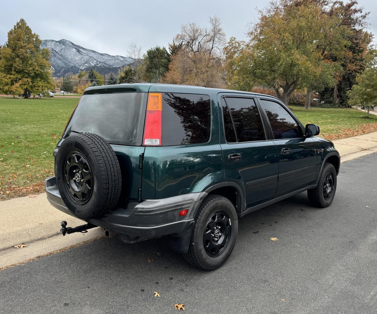 2001 Green /gray Honda CR-V LX 4WD (JHLRD17421S) with an 2.0L L4 DOHC 16V engine, 5-Speed Manual Overdrive transmission, located at 2510 47th St. Suite 200, Boulder, CO, 80301, (303) 641-0333, 40.026196, -105.243217 - This Beautiful Accident Free, Honda CR-V was acquired by Boulder Motors in October 2024 in Boulder CO. It is Finished in Honda’s Clover Green Pearl (GA). A Clean Clear Colorado Title, 248,xxx, Included is a comprehensive list of all the work done to the CR-V in August of 2023: New JDM Motors f - Photo#11