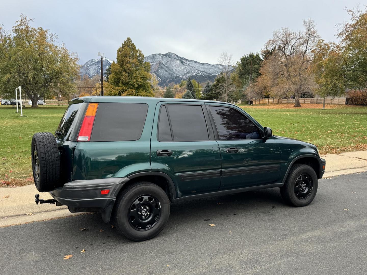 2001 Green /gray Honda CR-V LX 4WD (JHLRD17421S) with an 2.0L L4 DOHC 16V engine, 5-Speed Manual Overdrive transmission, located at 2510 47th St. Suite 200, Boulder, CO, 80301, (303) 641-0333, 40.026196, -105.243217 - This Beautiful Accident Free, Honda CR-V was acquired by Boulder Motors in October 2024 in Boulder CO. It is Finished in Honda’s Clover Green Pearl (GA). A Clean Clear Colorado Title, 248,xxx, Included is a comprehensive list of all the work done to the CR-V in August of 2023: New JDM Motors f - Photo#13