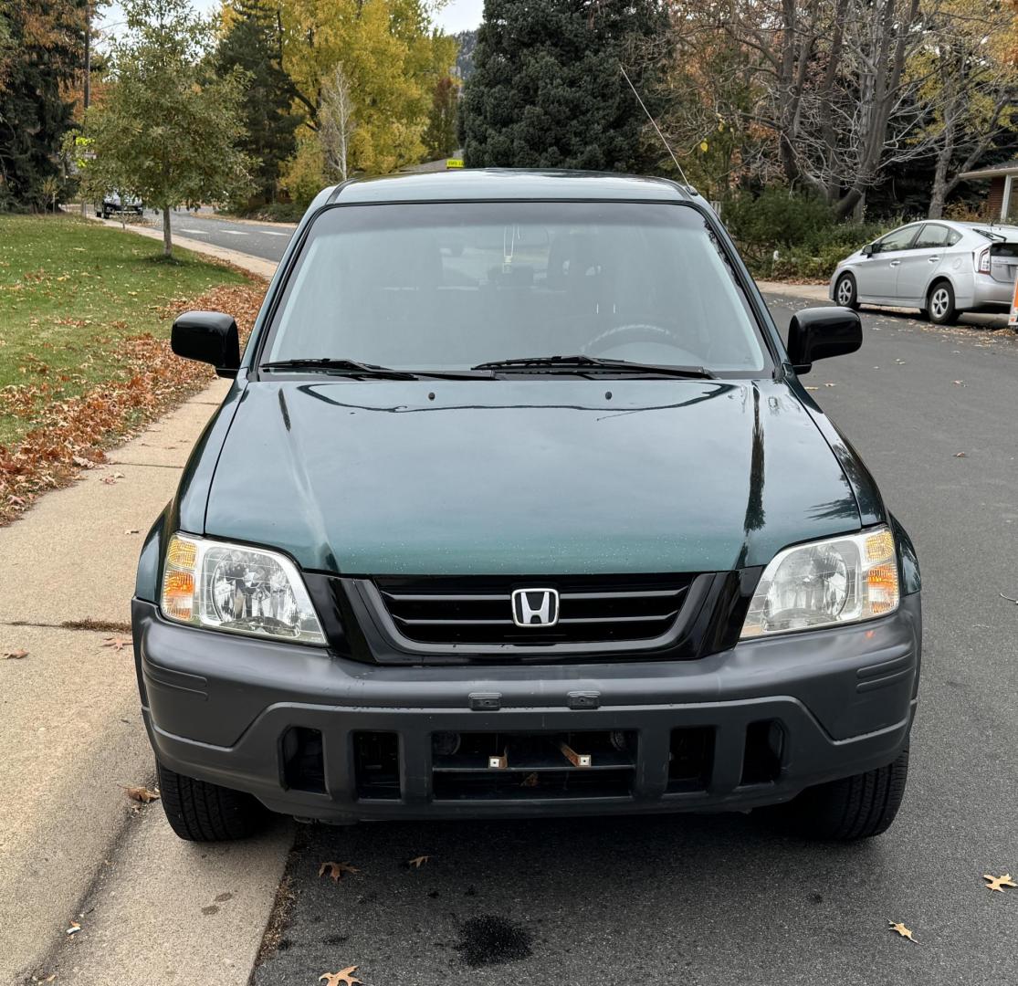 2001 Green /gray Honda CR-V LX 4WD (JHLRD17421S) with an 2.0L L4 DOHC 16V engine, 5-Speed Manual Overdrive transmission, located at 2510 47th St. Suite 200, Boulder, CO, 80301, (303) 641-0333, 40.026196, -105.243217 - Photo#16