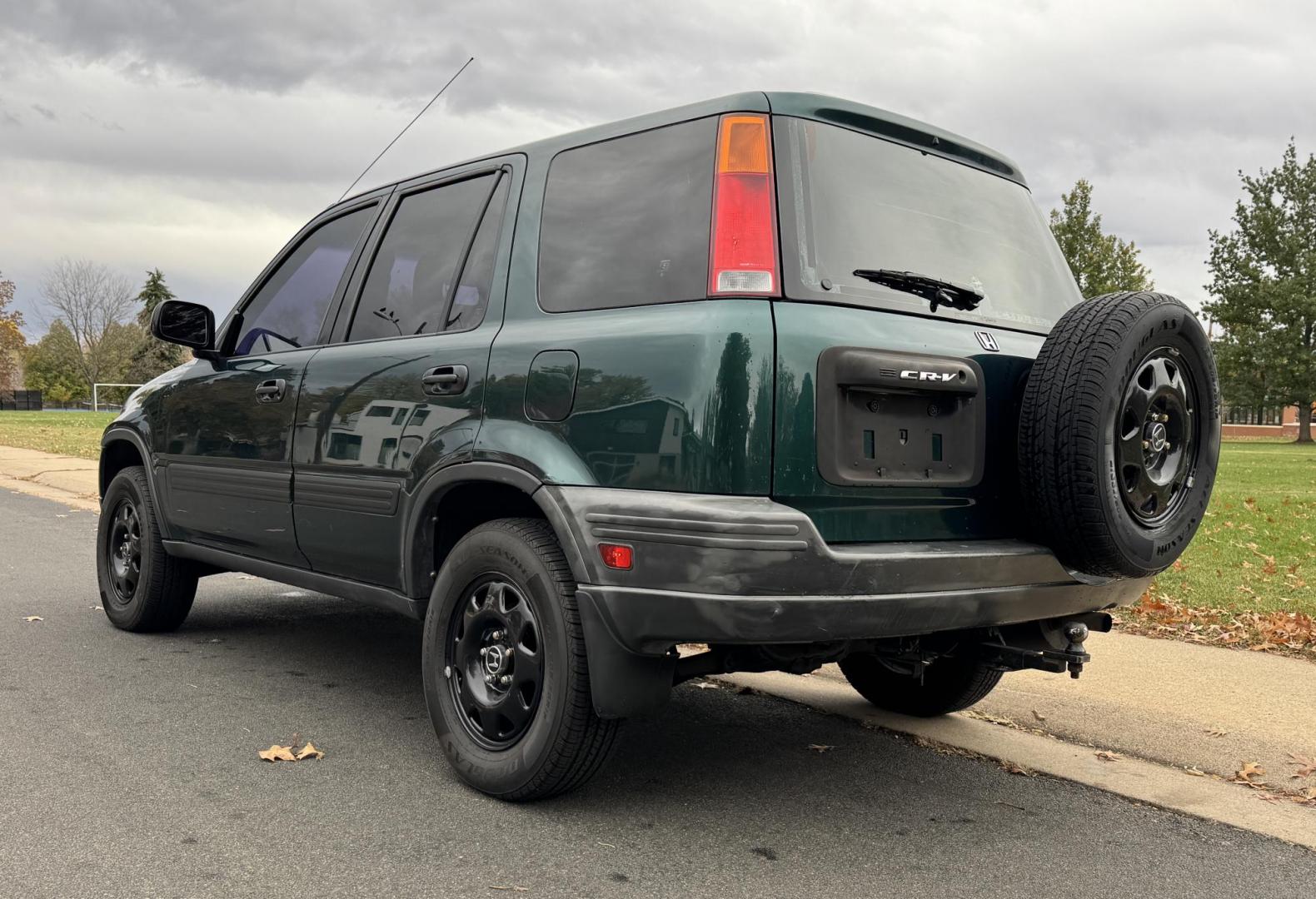 2001 Green /gray Honda CR-V LX 4WD (JHLRD17421S) with an 2.0L L4 DOHC 16V engine, 5-Speed Manual Overdrive transmission, located at 2510 47th St. Suite 200, Boulder, CO, 80301, (303) 641-0333, 40.026196, -105.243217 - Photo#3