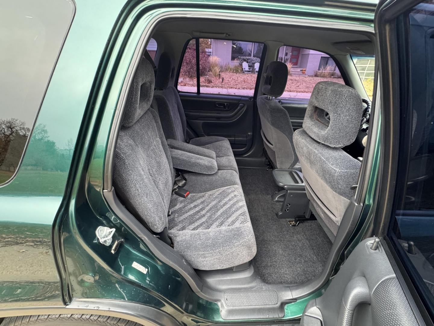 2001 Green /gray Honda CR-V LX 4WD (JHLRD17421S) with an 2.0L L4 DOHC 16V engine, 5-Speed Manual Overdrive transmission, located at 2510 47th St. Suite 200, Boulder, CO, 80301, (303) 641-0333, 40.026196, -105.243217 - Photo#21