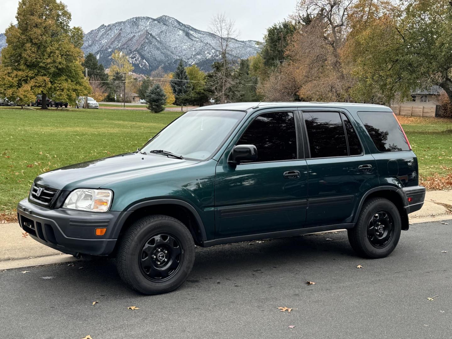 2001 Green /gray Honda CR-V LX 4WD (JHLRD17421S) with an 2.0L L4 DOHC 16V engine, 5-Speed Manual Overdrive transmission, located at 2510 47th St. Suite 200, Boulder, CO, 80301, (303) 641-0333, 40.026196, -105.243217 - This Beautiful Accident Free, Honda CR-V was acquired by Boulder Motors in October 2024 in Boulder CO. It is Finished in Honda’s Clover Green Pearl (GA). A Clean Clear Colorado Title, 248,xxx, Included is a comprehensive list of all the work done to the CR-V in August of 2023: New JDM Motors f - Photo#24