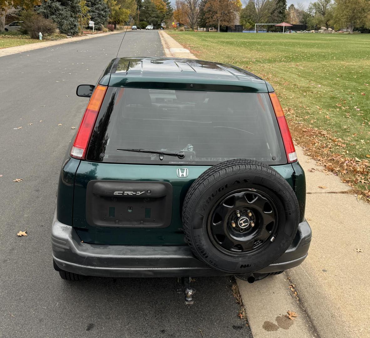 2001 Green /gray Honda CR-V LX 4WD (JHLRD17421S) with an 2.0L L4 DOHC 16V engine, 5-Speed Manual Overdrive transmission, located at 2510 47th St. Suite 200, Boulder, CO, 80301, (303) 641-0333, 40.026196, -105.243217 - This Beautiful Accident Free, Honda CR-V was acquired by Boulder Motors in October 2024 in Boulder CO. It is Finished in Honda’s Clover Green Pearl (GA). A Clean Clear Colorado Title, 248,xxx, Included is a comprehensive list of all the work done to the CR-V in August of 2023: New JDM Motors f - Photo#6