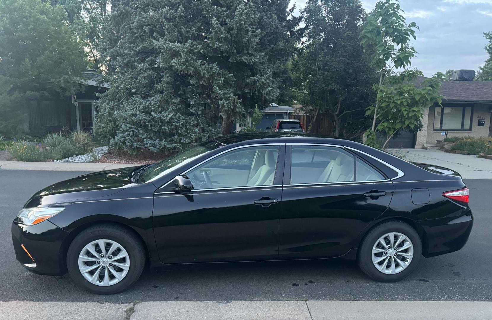 2016 Black /Tan Toyota Camry SE (4T1BF1FK2GU) with an 2.5L L4 DOHC 16V engine, 6-Speed Automatic transmission, located at 2510 47th St. Suite 200, Boulder, CO, 80301, (303) 641-0333, 40.026196, -105.243217 - This, Low Mile, Non-Smoker Camry is a new Acquisition by Boulder Motors, of Boulder Colorado. It is Finished in Toyota’s Midnight Black Metallic with Flaxen interior. It has clean CarFax and Autocheck showing No Odometer or Problems reported Ever. It has a Clean, Clear CO Title. Some of the ad - Photo#4