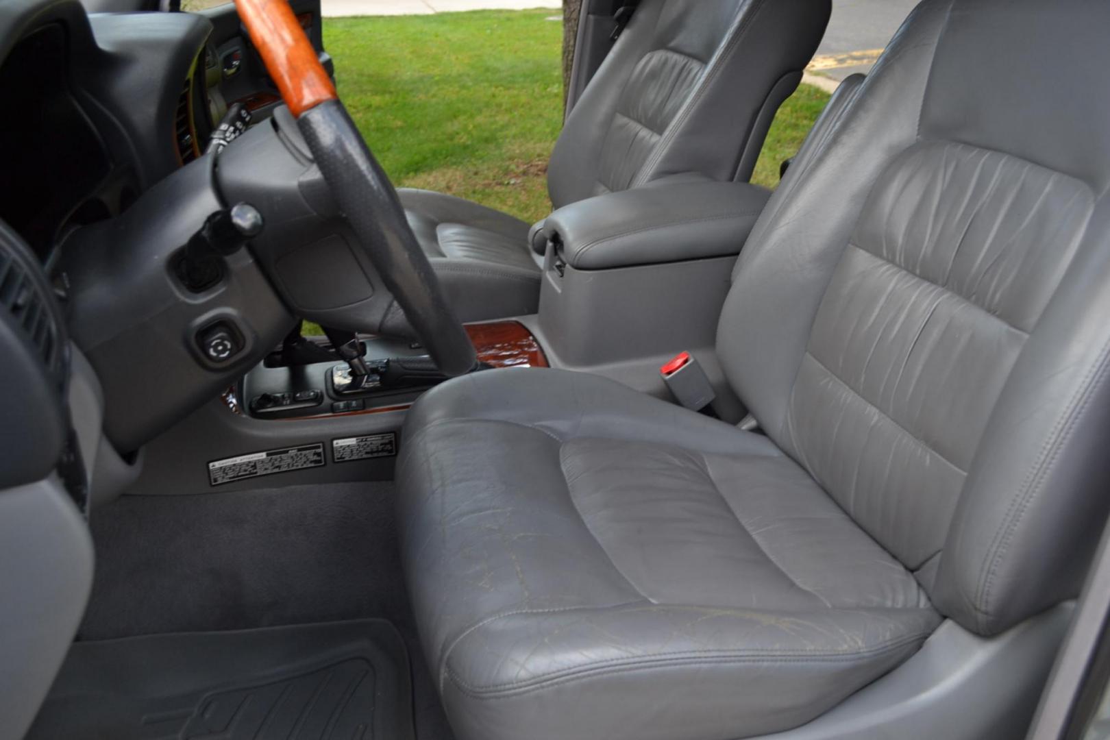 2002 Green /Gray Lexus LX 470 Sport Utility (JTJHT00W623) with an 4.7L V8 DOHC 32V engine, 4-Speed Automatic Overdrive transmission, located at 2510 47th St. Suite 200, Boulder, CO, 80301, (303) 641-0333, 40.026196, -105.243217 - Photo#21