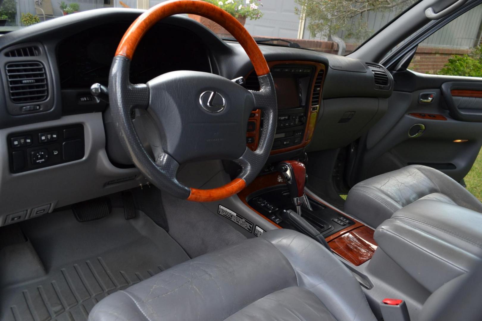 2002 Green /Gray Lexus LX 470 Sport Utility (JTJHT00W623) with an 4.7L V8 DOHC 32V engine, 4-Speed Automatic Overdrive transmission, located at 2510 47th St. Suite 200, Boulder, CO, 80301, (303) 641-0333, 40.026196, -105.243217 - Photo#24