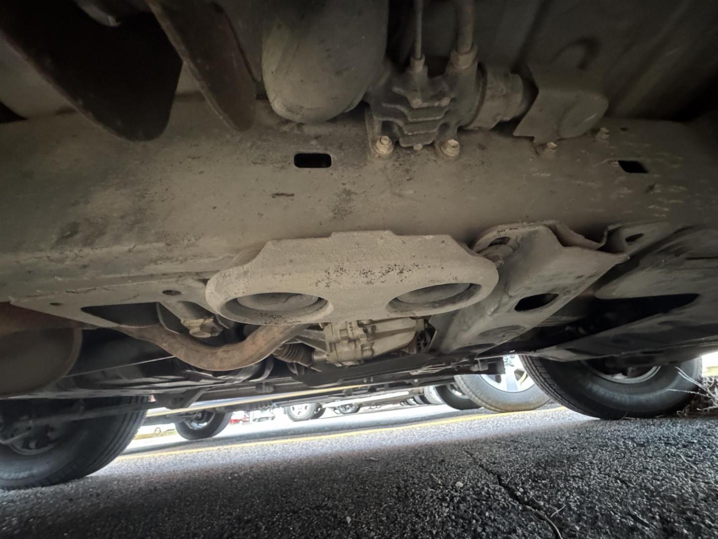 2002 Green /Gray Lexus LX 470 Sport Utility (JTJHT00W623) with an 4.7L V8 DOHC 32V engine, 4-Speed Automatic Overdrive transmission, located at 2510 47th St. Suite 200, Boulder, CO, 80301, (303) 641-0333, 40.026196, -105.243217 - Photo#47