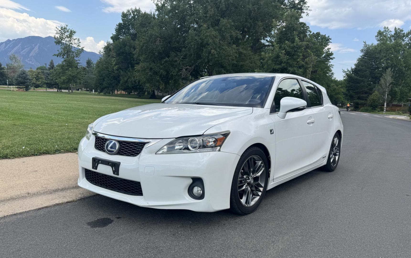 2012 White /Black Lexus CT 200h Base (JTHKD5BH1C2) with an 1.8L L4 HYBRID engine, Continuously Variable Transmission transmission, located at 2510 47th St. Suite 200, Boulder, CO, 80301, (303) 641-0333, 40.026196, -105.243217 - This Non smoker, Southern and Colorado owned 2012 Lexus CT 200H Premium was acquired by Boulder Motors in 2023 and used as a Company Car ever since. It is finished in Starfire Pearl with Black Interior. The Car Fax and Auto check is clean and Clear showing one minor accident. The Colorado title is C - Photo#0