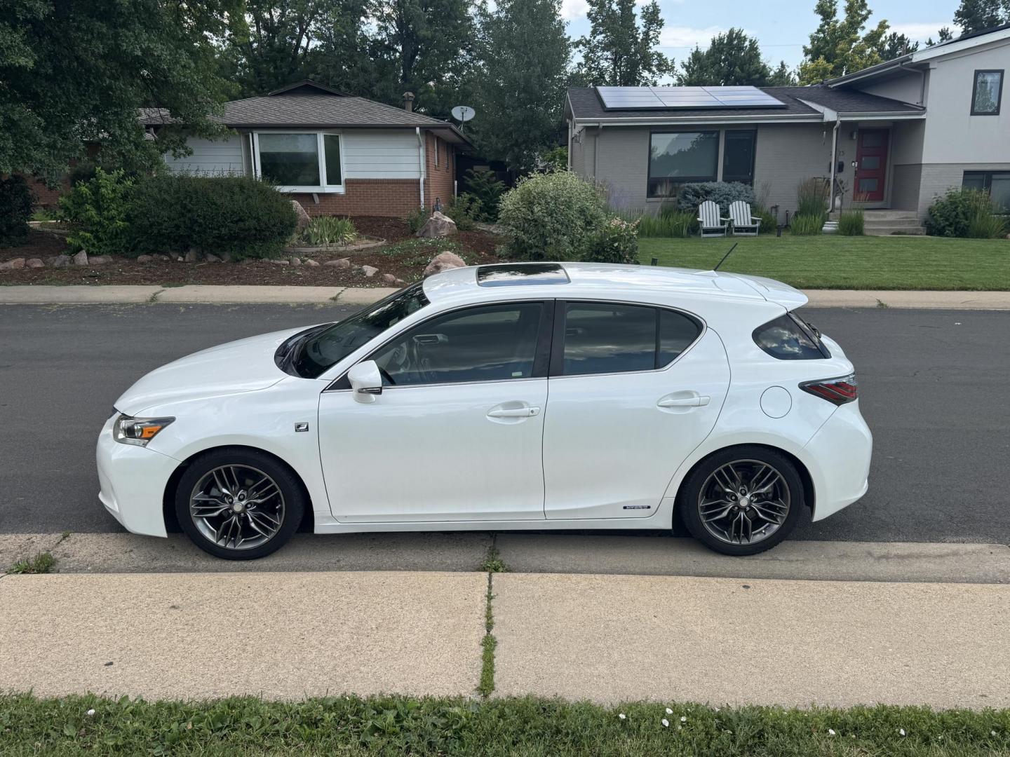 2012 White /Black Lexus CT 200h Base (JTHKD5BH1C2) with an 1.8L L4 HYBRID engine, Continuously Variable Transmission transmission, located at 2510 47th St. Suite 200, Boulder, CO, 80301, (303) 641-0333, 40.026196, -105.243217 - This Non smoker, Southern and Colorado owned 2012 Lexus CT 200H Premium was acquired by Boulder Motors in 2023 and used as a Company Car ever since. It is finished in Starfire Pearl with Black Interior. The Car Fax and Auto check is clean and Clear showing one minor accident. The Colorado title is C - Photo#3