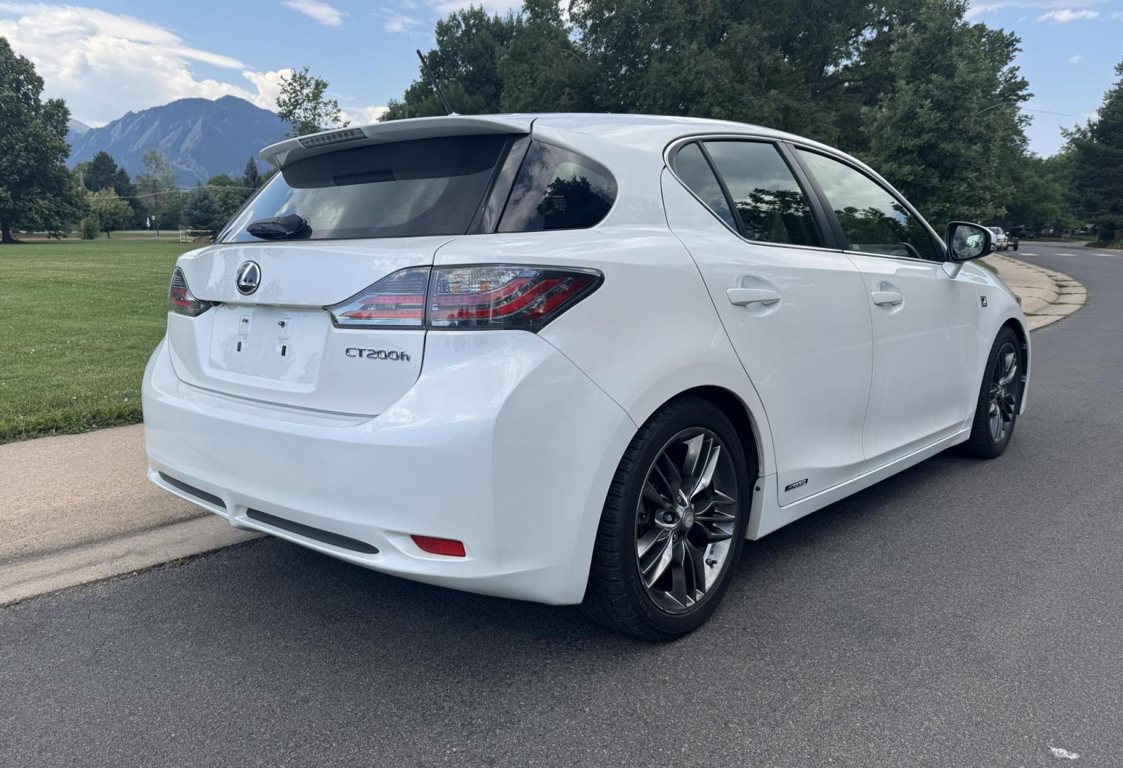 2012 White /Black Lexus CT 200h Base (JTHKD5BH1C2) with an 1.8L L4 HYBRID engine, Continuously Variable Transmission transmission, located at 2510 47th St. Suite 200, Boulder, CO, 80301, (303) 641-0333, 40.026196, -105.243217 - This Non smoker, Southern and Colorado owned 2012 Lexus CT 200H Premium was acquired by Boulder Motors in 2023 and used as a Company Car ever since. It is finished in Starfire Pearl with Black Interior. The Car Fax and Auto check is clean and Clear showing one minor accident. The Colorado title is C - Photo#14