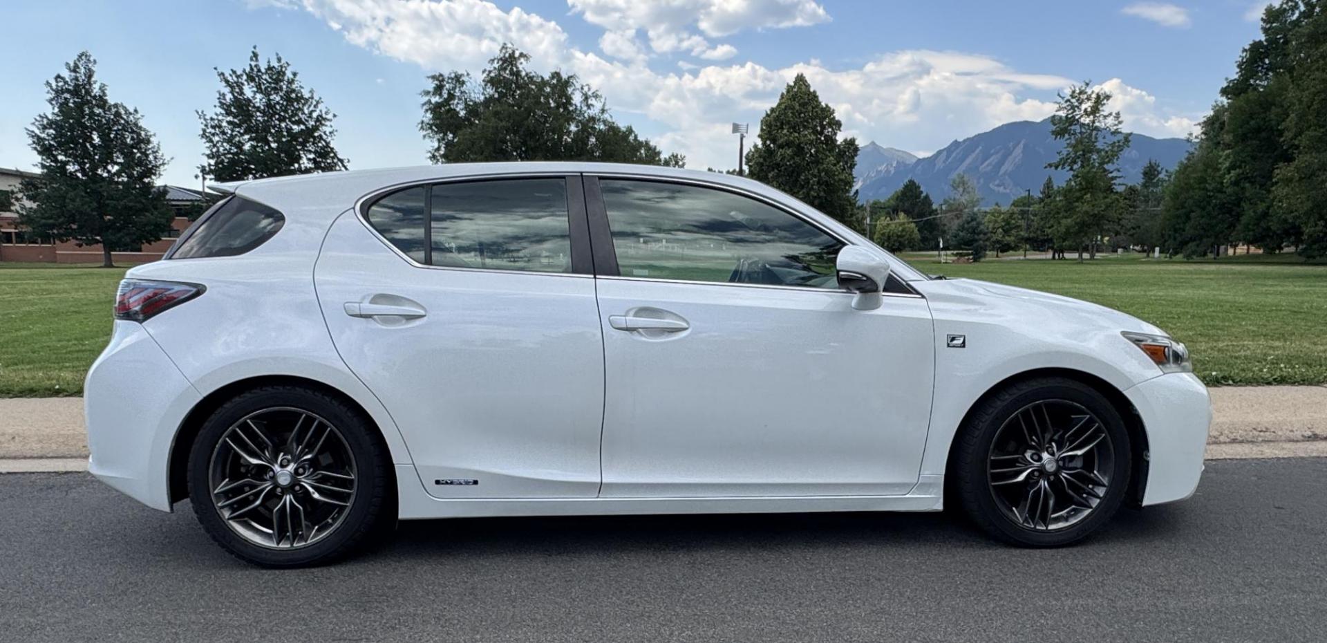 2012 White /Black Lexus CT 200h Base (JTHKD5BH1C2) with an 1.8L L4 HYBRID engine, Continuously Variable Transmission transmission, located at 2510 47th St. Suite 200, Boulder, CO, 80301, (303) 641-0333, 40.026196, -105.243217 - This Non smoker, Southern and Colorado owned 2012 Lexus CT 200H Premium was acquired by Boulder Motors in 2023 and used as a Company Car ever since. It is finished in Starfire Pearl with Black Interior. The Car Fax and Auto check is clean and Clear showing one minor accident. The Colorado title is C - Photo#17