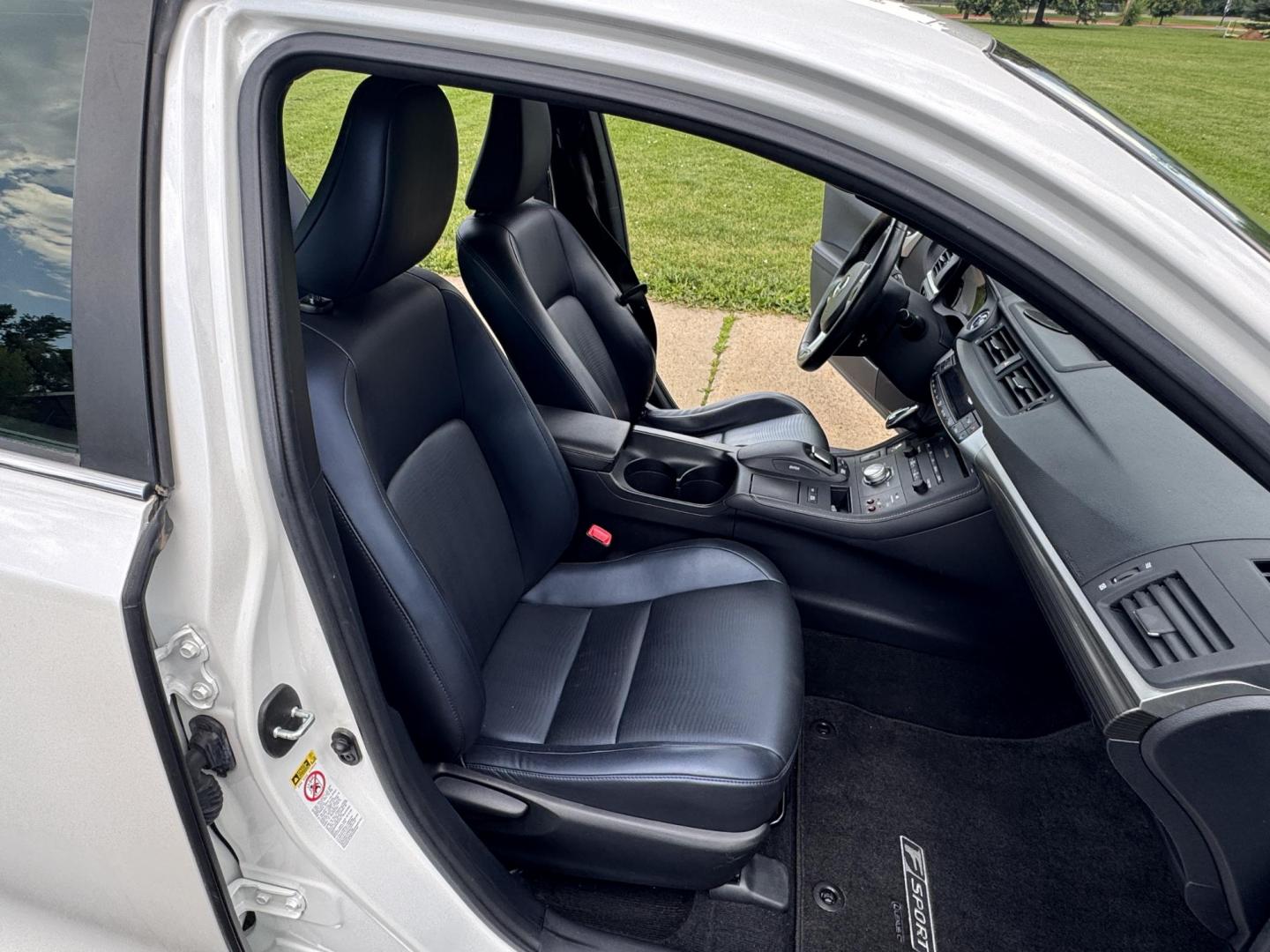 2012 White /Black Lexus CT 200h Base (JTHKD5BH1C2) with an 1.8L L4 HYBRID engine, Continuously Variable Transmission transmission, located at 2510 47th St. Suite 200, Boulder, CO, 80301, (303) 641-0333, 40.026196, -105.243217 - This Non smoker, Southern and Colorado owned 2012 Lexus CT 200H Premium was acquired by Boulder Motors in 2023 and used as a Company Car ever since. It is finished in Starfire Pearl with Black Interior. The Car Fax and Auto check is clean and Clear showing one minor accident. The Colorado title is C - Photo#36