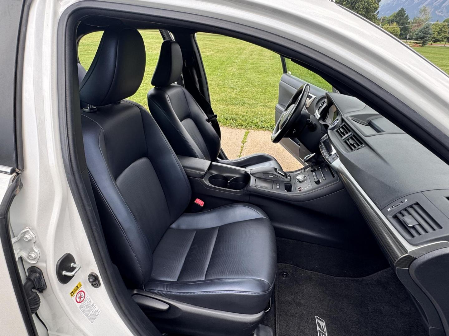 2012 White /Black Lexus CT 200h Base (JTHKD5BH1C2) with an 1.8L L4 HYBRID engine, Continuously Variable Transmission transmission, located at 2510 47th St. Suite 200, Boulder, CO, 80301, (303) 641-0333, 40.026196, -105.243217 - This Non smoker, Southern and Colorado owned 2012 Lexus CT 200H Premium was acquired by Boulder Motors in 2023 and used as a Company Car ever since. It is finished in Starfire Pearl with Black Interior. The Car Fax and Auto check is clean and Clear showing one minor accident. The Colorado title is C - Photo#37