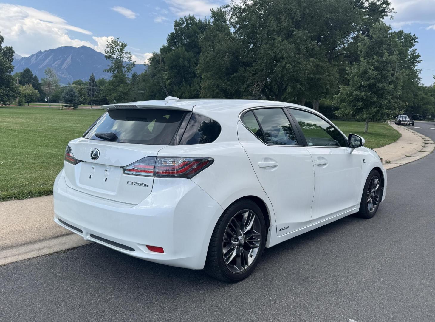 2012 White /Black Lexus CT 200h Base (JTHKD5BH1C2) with an 1.8L L4 HYBRID engine, Continuously Variable Transmission transmission, located at 2510 47th St. Suite 200, Boulder, CO, 80301, (303) 641-0333, 40.026196, -105.243217 - This Non smoker, Southern and Colorado owned 2012 Lexus CT 200H Premium was acquired by Boulder Motors in 2023 and used as a Company Car ever since. It is finished in Starfire Pearl with Black Interior. The Car Fax and Auto check is clean and Clear showing one minor accident. The Colorado title is C - Photo#43