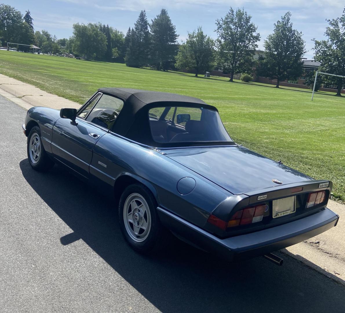 1990 Blue /Tan Alfa Romeo Spider Veloce convertible (ZARBA12G5L6) with an 2.0L L4 SOHC 8V engine, 5-Speed Manual transmission, located at 2510 47th St. Suite 200, Boulder, CO, 80301, (303) 641-0333, 40.026196, -105.243217 - Photo#2