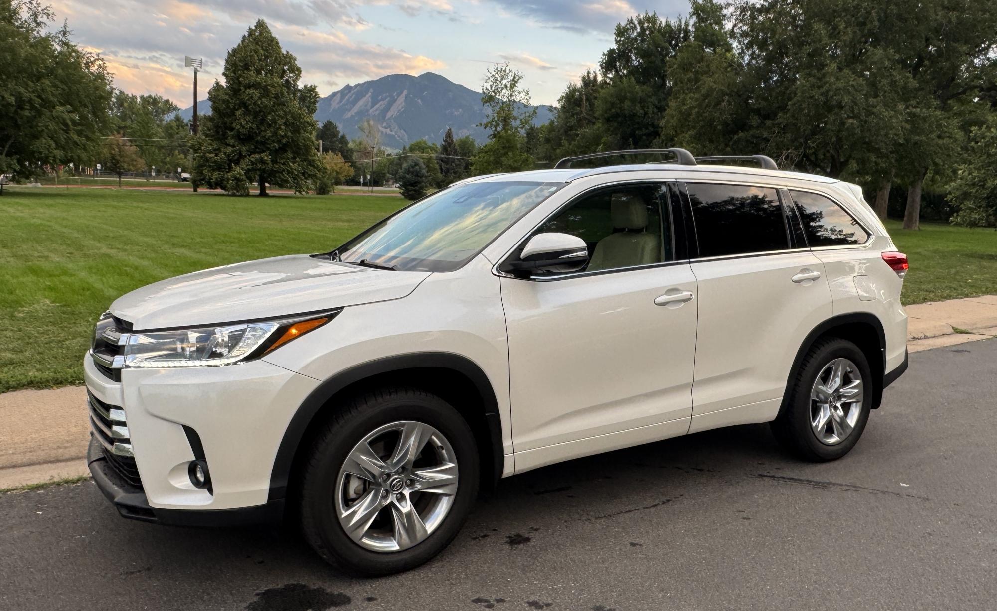 photo of 2019 Toyota Highlander Limited AWD V6