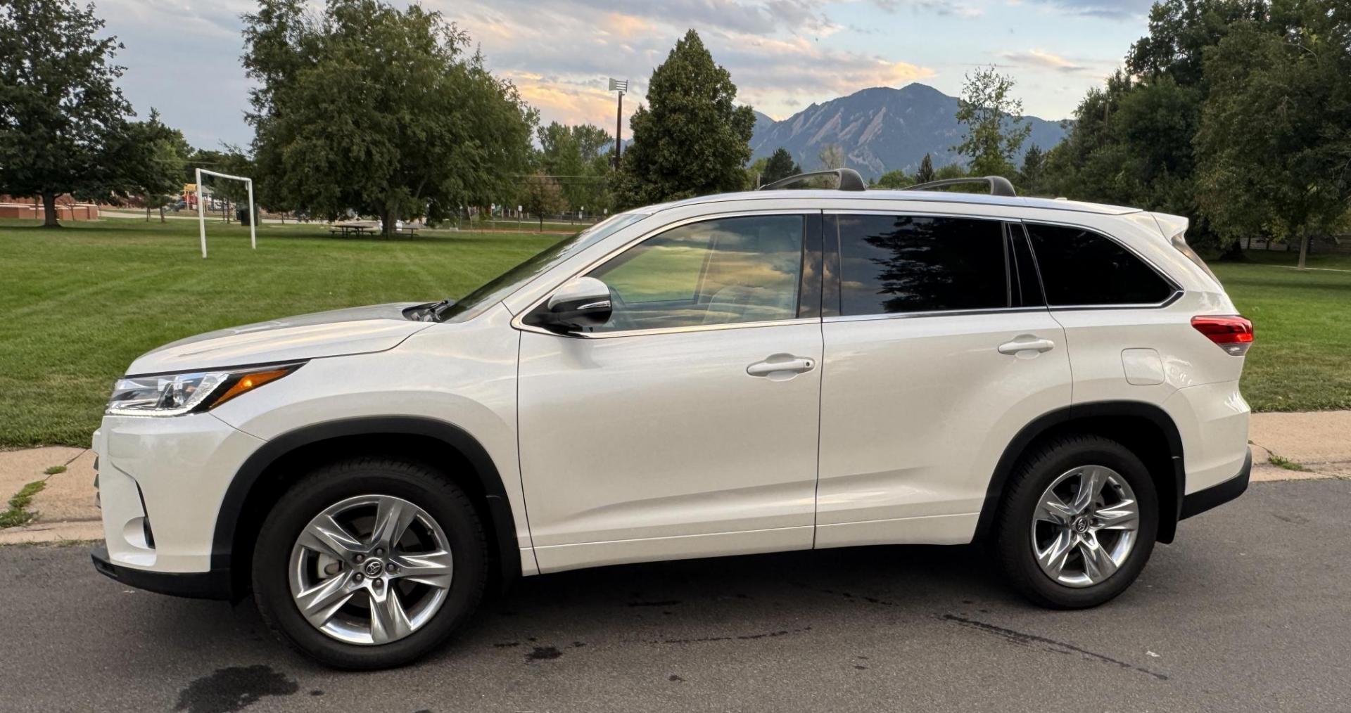 2019 White /Tan Toyota Highlander Limited AWD V6 (5TDDZRFH5KS) with an 3.5L V6 DOHC 24V engine, 6A transmission, located at 2510 47th St. Suite 200, Boulder, CO, 80301, (303) 641-0333, 40.026196, -105.243217 - This Beautiful New Mexico owned 2019 Toyota Highlander Limited is a recent acquisition by Boulder Motors. It is finished in Toyota’s Blizzard Pearl with Tan Interior. The Car Fax and Auto check is clean and Clear showing no accidents. The Colorado title is Clean Clear. Premium Features include: - Photo#6