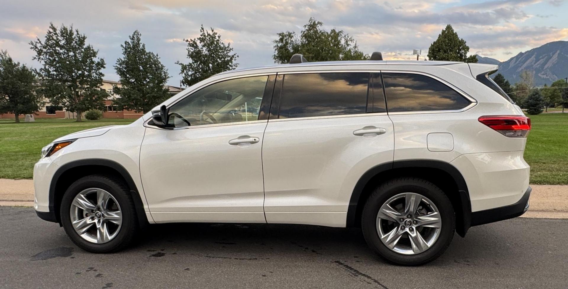 2019 White /Tan Toyota Highlander Limited AWD V6 (5TDDZRFH5KS) with an 3.5L V6 DOHC 24V engine, 6A transmission, located at 2510 47th St. Suite 200, Boulder, CO, 80301, (303) 641-0333, 40.026196, -105.243217 - This Beautiful New Mexico owned 2019 Toyota Highlander Limited is a recent acquisition by Boulder Motors. It is finished in Toyota’s Blizzard Pearl with Tan Interior. The Car Fax and Auto check is clean and Clear showing no accidents. The Colorado title is Clean Clear. Premium Features include: - Photo#12