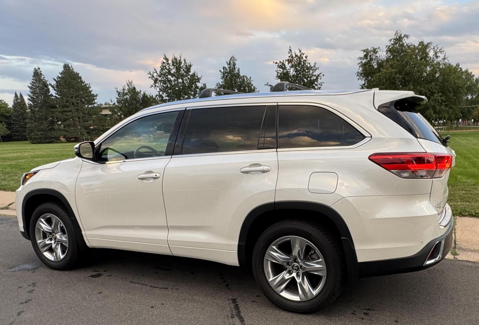 2019 White /Tan Toyota Highlander Limited AWD V6 (5TDDZRFH5KS) with an 3.5L V6 DOHC 24V engine, 6A transmission, located at 2510 47th St. Suite 200, Boulder, CO, 80301, (303) 641-0333, 40.026196, -105.243217 - This Beautiful New Mexico owned 2019 Toyota Highlander Limited is a recent acquisition by Boulder Motors. It is finished in Toyota’s Blizzard Pearl with Tan Interior. The Car Fax and Auto check is clean and Clear showing no accidents. The Colorado title is Clean Clear. Premium Features include: - Photo#13