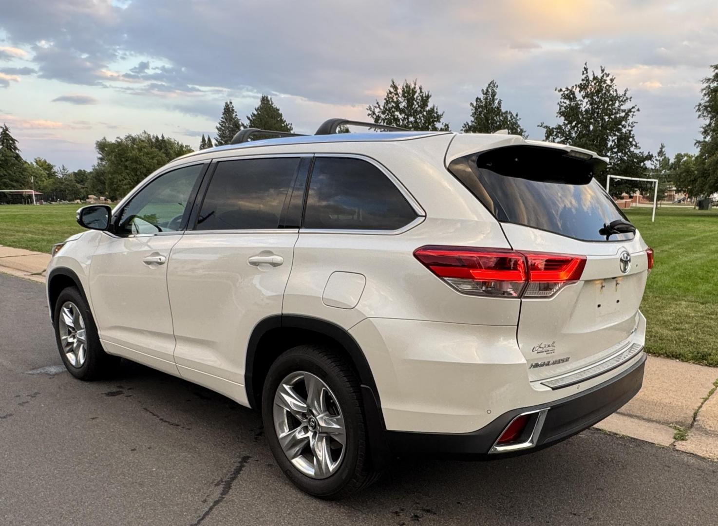 2019 White /Tan Toyota Highlander Limited AWD V6 (5TDDZRFH5KS) with an 3.5L V6 DOHC 24V engine, 6A transmission, located at 2510 47th St. Suite 200, Boulder, CO, 80301, (303) 641-0333, 40.026196, -105.243217 - This Beautiful New Mexico owned 2019 Toyota Highlander Limited is a recent acquisition by Boulder Motors. It is finished in Toyota’s Blizzard Pearl with Tan Interior. The Car Fax and Auto check is clean and Clear showing no accidents. The Colorado title is Clean Clear. Premium Features include: - Photo#16