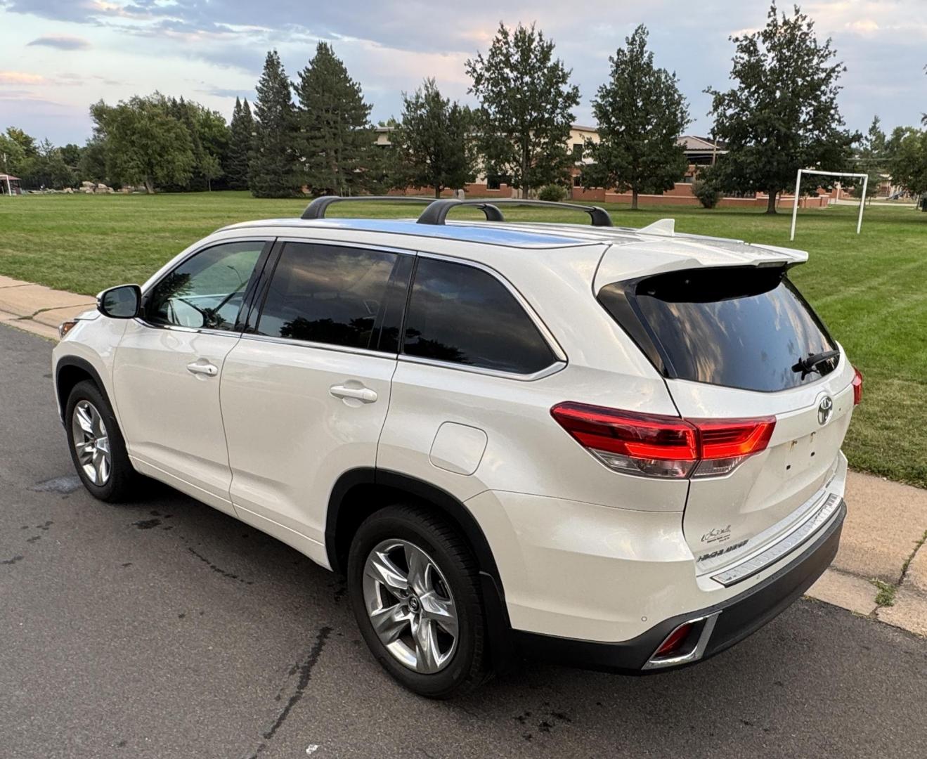 2019 White /Tan Toyota Highlander Limited AWD V6 (5TDDZRFH5KS) with an 3.5L V6 DOHC 24V engine, 6A transmission, located at 2510 47th St. Suite 200, Boulder, CO, 80301, (303) 641-0333, 40.026196, -105.243217 - This Beautiful New Mexico owned 2019 Toyota Highlander Limited is a recent acquisition by Boulder Motors. It is finished in Toyota’s Blizzard Pearl with Tan Interior. The Car Fax and Auto check is clean and Clear showing no accidents. The Colorado title is Clean Clear. Premium Features include: - Photo#18