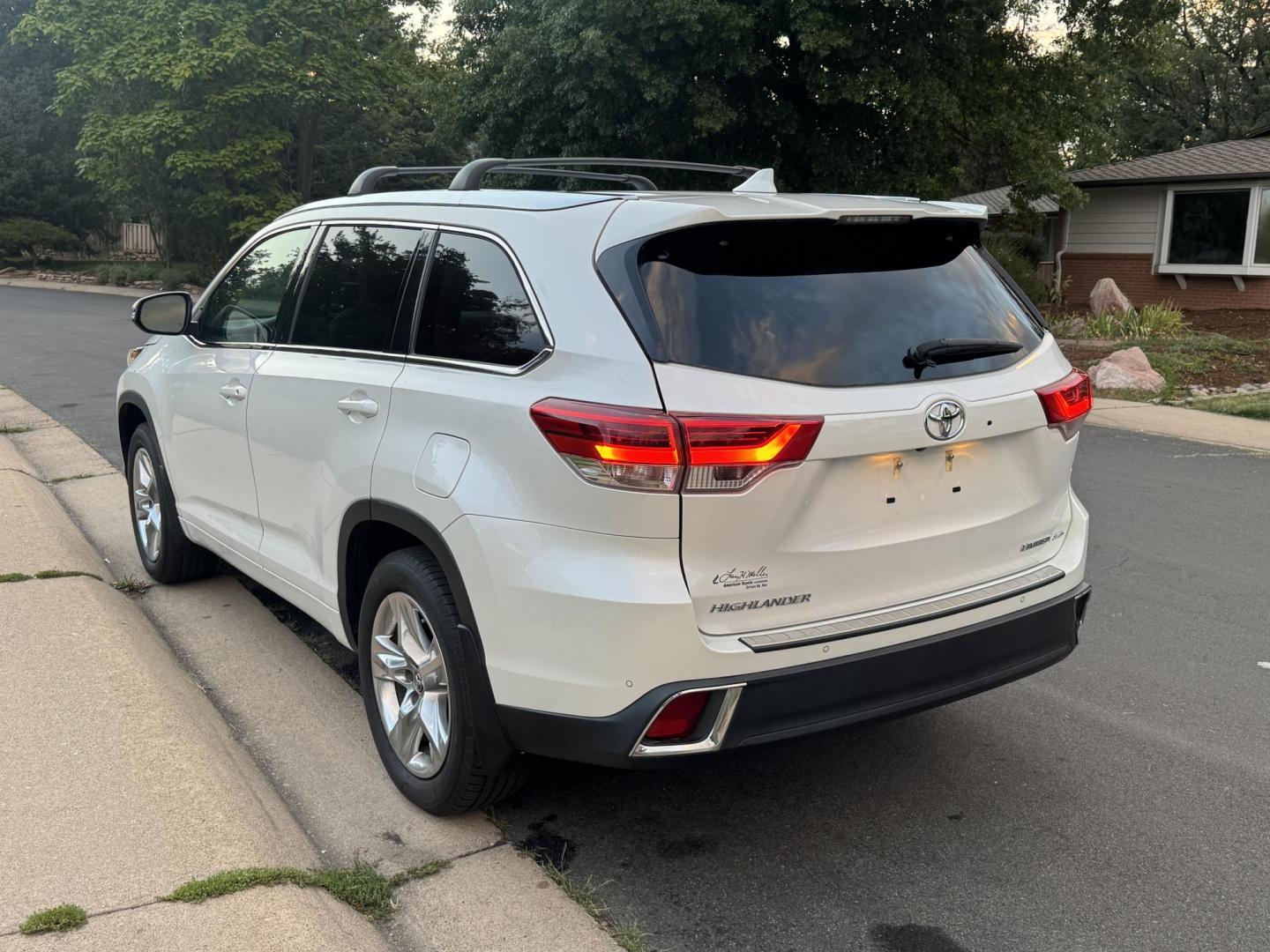 2019 White /Tan Toyota Highlander Limited AWD V6 (5TDDZRFH5KS) with an 3.5L V6 DOHC 24V engine, 6A transmission, located at 2510 47th St. Suite 200, Boulder, CO, 80301, (303) 641-0333, 40.026196, -105.243217 - This Beautiful New Mexico owned 2019 Toyota Highlander Limited is a recent acquisition by Boulder Motors. It is finished in Toyota’s Blizzard Pearl with Tan Interior. The Car Fax and Auto check is clean and Clear showing no accidents. The Colorado title is Clean Clear. Premium Features include: - Photo#20