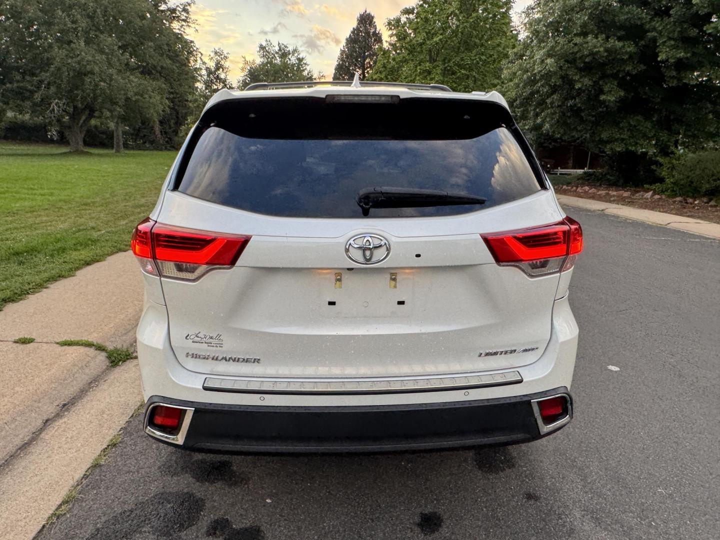 2019 White /Tan Toyota Highlander Limited AWD V6 (5TDDZRFH5KS) with an 3.5L V6 DOHC 24V engine, 6A transmission, located at 2510 47th St. Suite 200, Boulder, CO, 80301, (303) 641-0333, 40.026196, -105.243217 - This Beautiful New Mexico owned 2019 Toyota Highlander Limited is a recent acquisition by Boulder Motors. It is finished in Toyota’s Blizzard Pearl with Tan Interior. The Car Fax and Auto check is clean and Clear showing no accidents. The Colorado title is Clean Clear. Premium Features include: - Photo#29