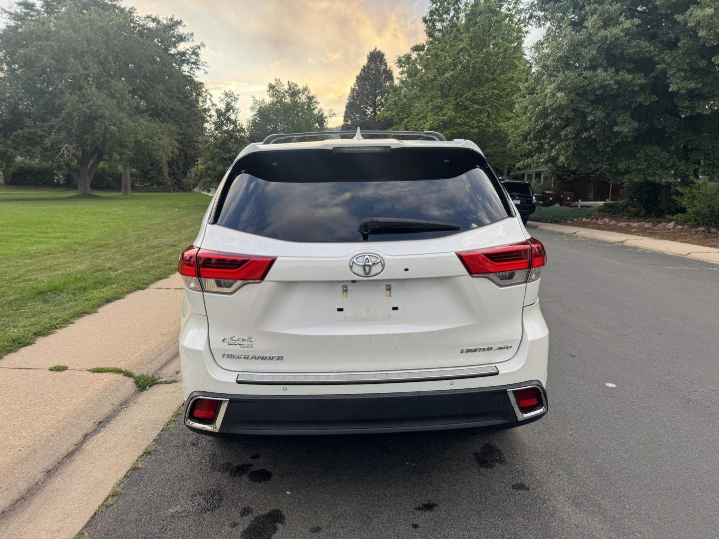 2019 White /Tan Toyota Highlander Limited AWD V6 (5TDDZRFH5KS) with an 3.5L V6 DOHC 24V engine, 6A transmission, located at 2510 47th St. Suite 200, Boulder, CO, 80301, (303) 641-0333, 40.026196, -105.243217 - This Beautiful New Mexico owned 2019 Toyota Highlander Limited is a recent acquisition by Boulder Motors. It is finished in Toyota’s Blizzard Pearl with Tan Interior. The Car Fax and Auto check is clean and Clear showing no accidents. The Colorado title is Clean Clear. Premium Features include: - Photo#28